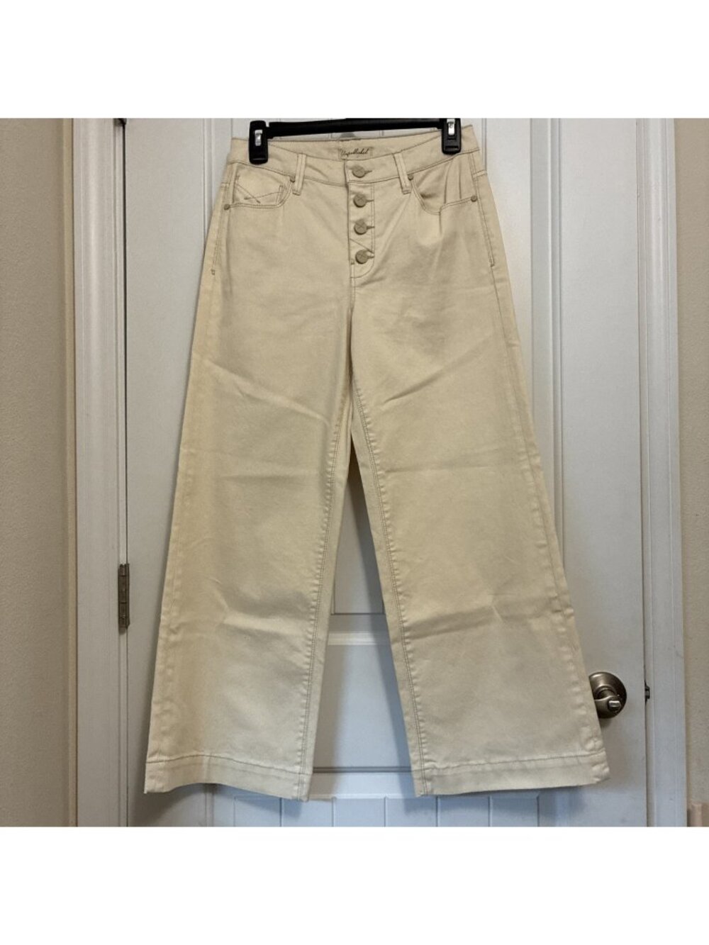 Unpublished Jeans GRETA Wide Leg Cream Colored 28” x 26” Rise Is 10”